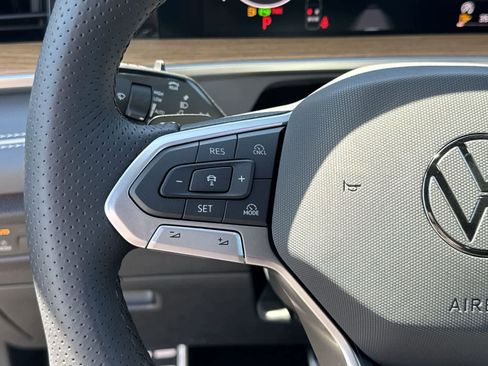 New 2026 Volkswagen Tiguan SEL R-Line AWD/4WD image 23