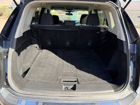 Used 2022 Nissan Rogue SV FWD image 37