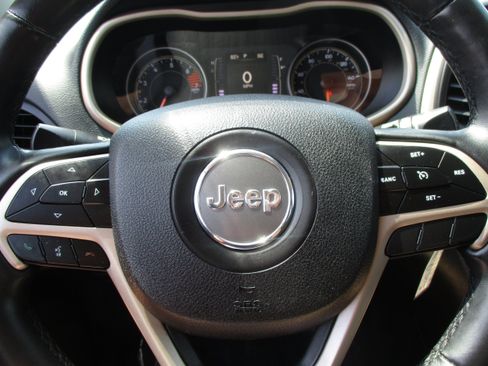 Used 2018 Jeep Cherokee Latitude FWD image 13