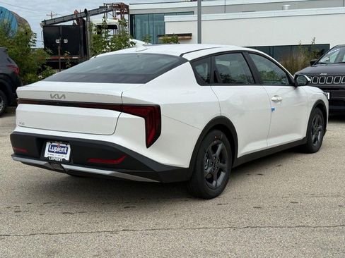 New 2025 Kia K4 LXS image 3