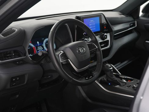 Used 2025 Toyota Highlander XSE image 25