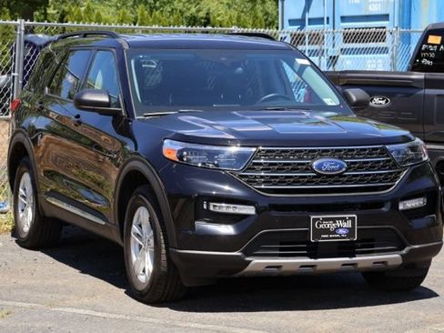 Certified 2023 Ford Explorer XLT w/ Equipment Group 202A AWD/4WD image 2