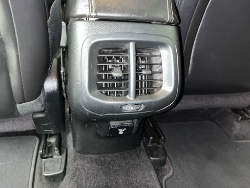 Used 2018 Jeep Cherokee Limited AWD/4WD image 11