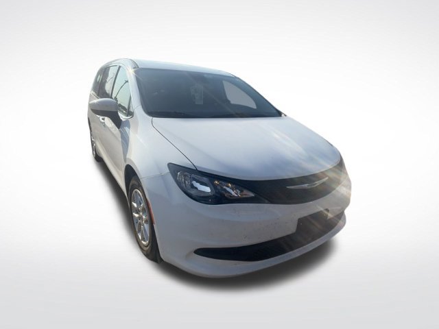 Used 2023 Chrysler Voyager LX FWD image 2