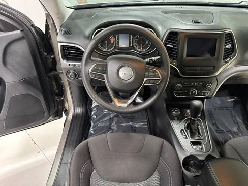 Used 2019 Jeep Cherokee Latitude w/ Popular Appearance Group AWD/4WD image 13