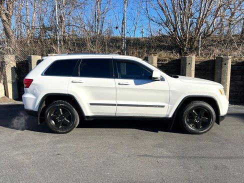 Used 2011 Jeep Grand Cherokee Laredo image 8