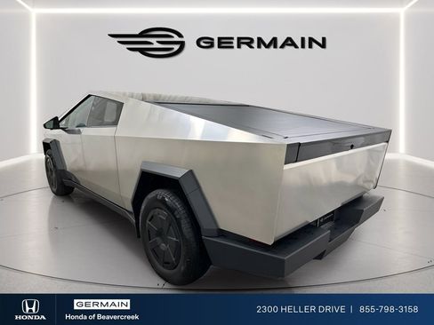 Used 2024 Tesla Cybertruck AWD Crew Cab image 4