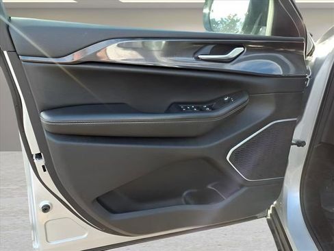 Used 2022 Jeep Grand Cherokee Altitude image 18