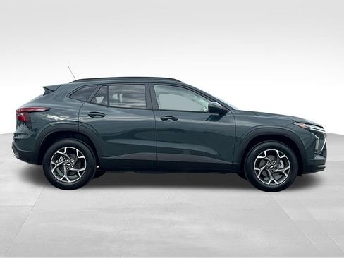 New 2026 Chevrolet Trax LT w/ LT Convenience Package FWD image 6