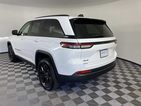 Used 2025 Jeep Grand Cherokee Altitude AWD/4WD image 6