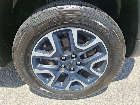 Used 2019 Jeep Compass Trailhawk w/ Cold Weather Group AWD/4WD image 8