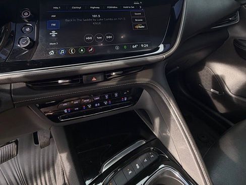 Certified 2022 Buick Envision Avenir w/ Technology Package II image 12