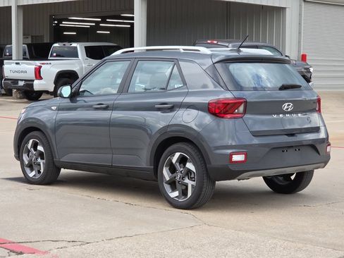 Used 2026 Hyundai Venue SEL FWD image 4