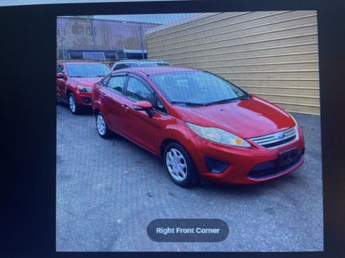 Used 2013 Ford Fiesta SE image 2