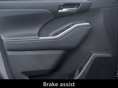 Certified 2026 Toyota Highlander XLE AWD/4WD image 16