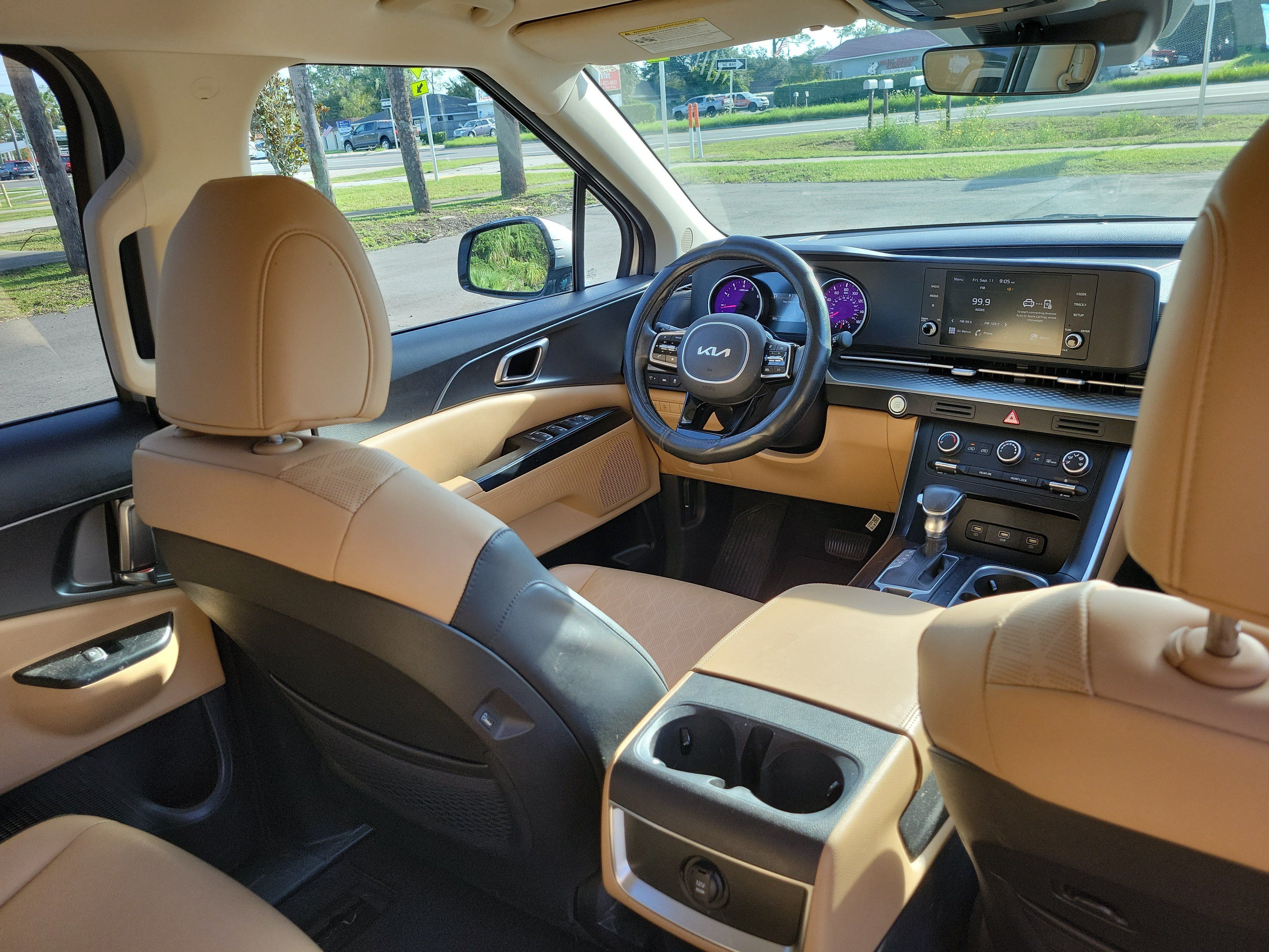 Used 2022 Kia Carnival LX FWD image 13