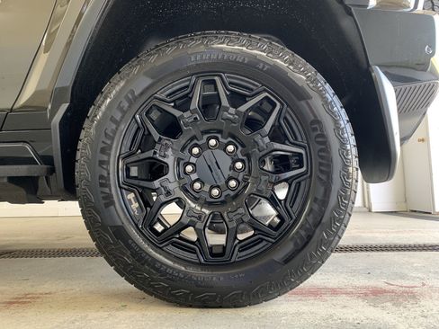 New 2025 GMC Hummer EV 2X image 7