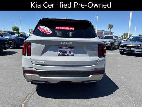 Certified 2025 Kia Sorento S FWD image 7