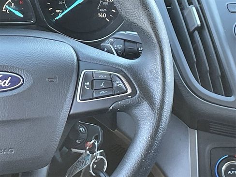 Used 2017 Ford Escape SE image 23