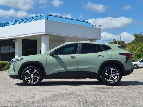 Used 2024 Chevrolet Trax RS w/ Sunroof Package FWD image 9