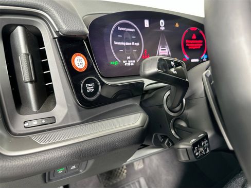 Certified 2025 Porsche Cayenne image 35