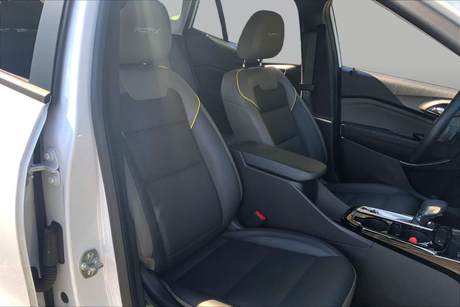 Used 2024 Chevrolet Trax ACTIV w/ Sunroof Package FWD image 9