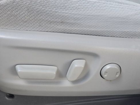 Used 2019 Toyota Sienna LE FWD image 25