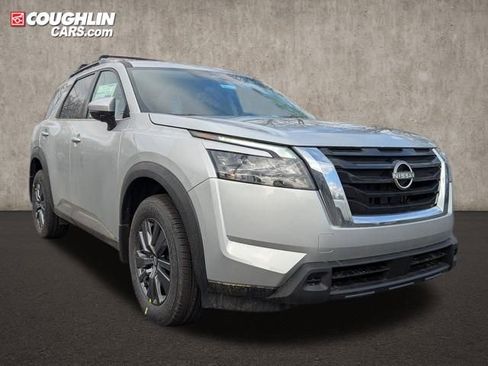 New 2025 Nissan Pathfinder SL image 1