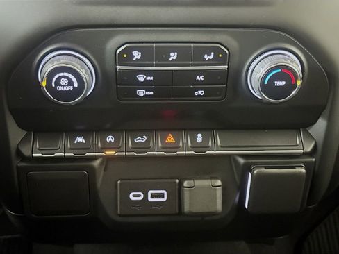 Used 2023 Chevrolet Silverado 1500 Custom image 15