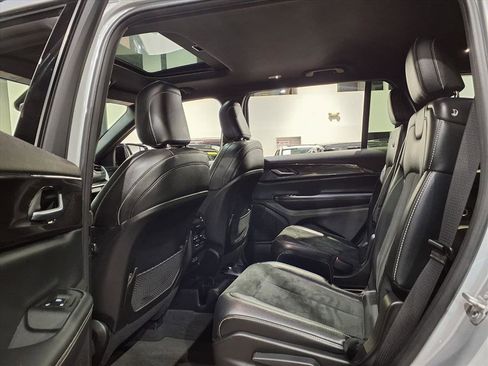 Used 2023 Jeep Grand Cherokee L Laredo image 21