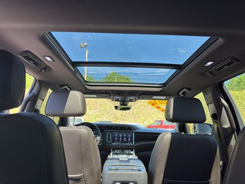 Used 2021 GMC Yukon Denali w/ Denali Premium Package AWD/4WD image 22