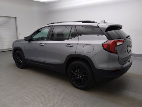 Used 2024 GMC Terrain SLE w/ Driver Convenience Package FWD image 3