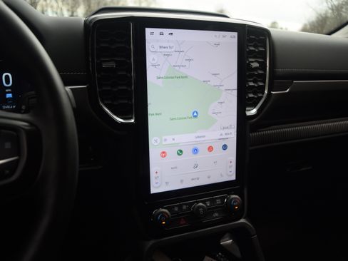 Used 2024 Ford Ranger Lariat w/ Advanced Towing Package image 9