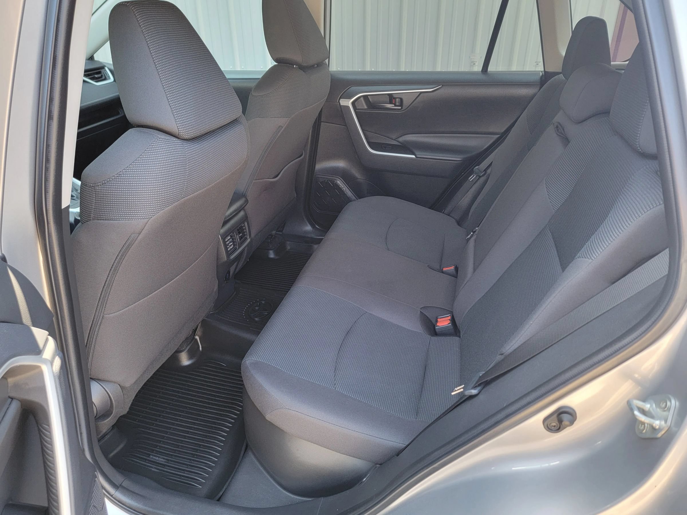 Used 2023 Toyota RAV4 LE AWD/4WD image 13