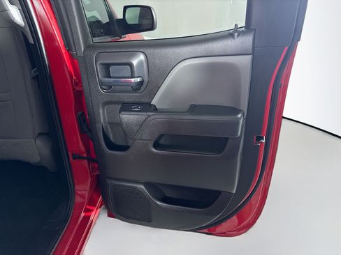 Used 2018 Chevrolet Silverado 1500 Custom w/ Custom Value Package AWD/4WD image 26