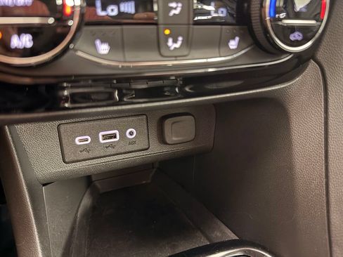 Used 2022 Buick Encore GX Select AWD/4WD image 37