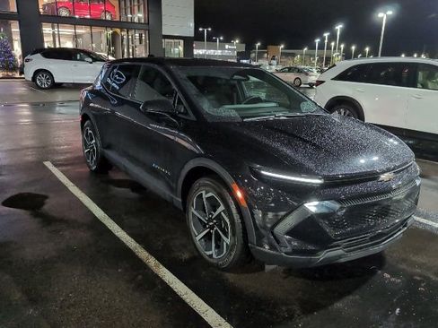 Used 2025 Chevrolet Equinox EV LT w/ Comfort Package image 2