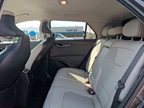 Used 2023 Kia Niro EX FWD image 10