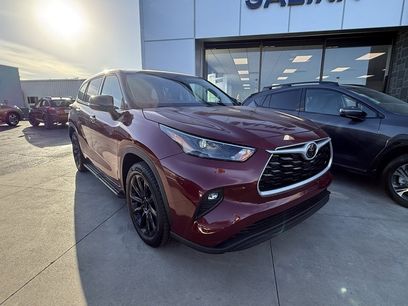 Used 2022 Toyota Highlander LE