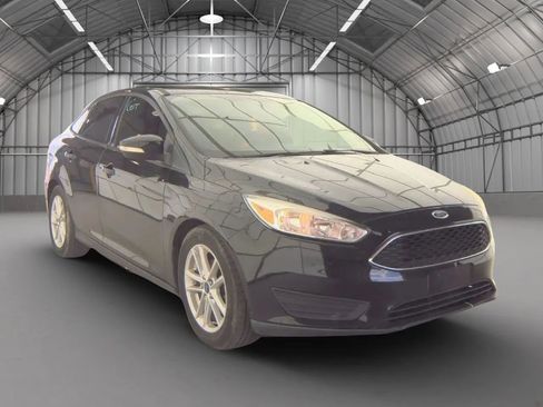 Used 2017 Ford Focus SE image 4