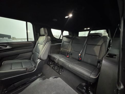 Used 2022 Chevrolet Suburban Premier image 12