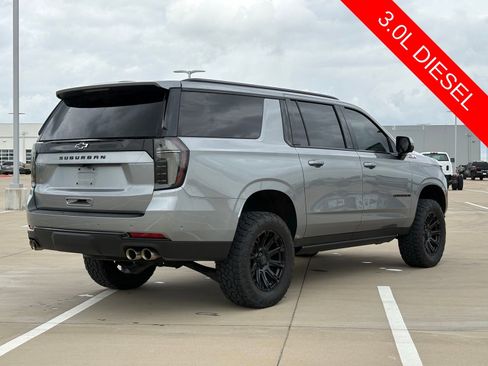 Used 2025 Chevrolet Suburban Z71 w/ Comfort Package image 7