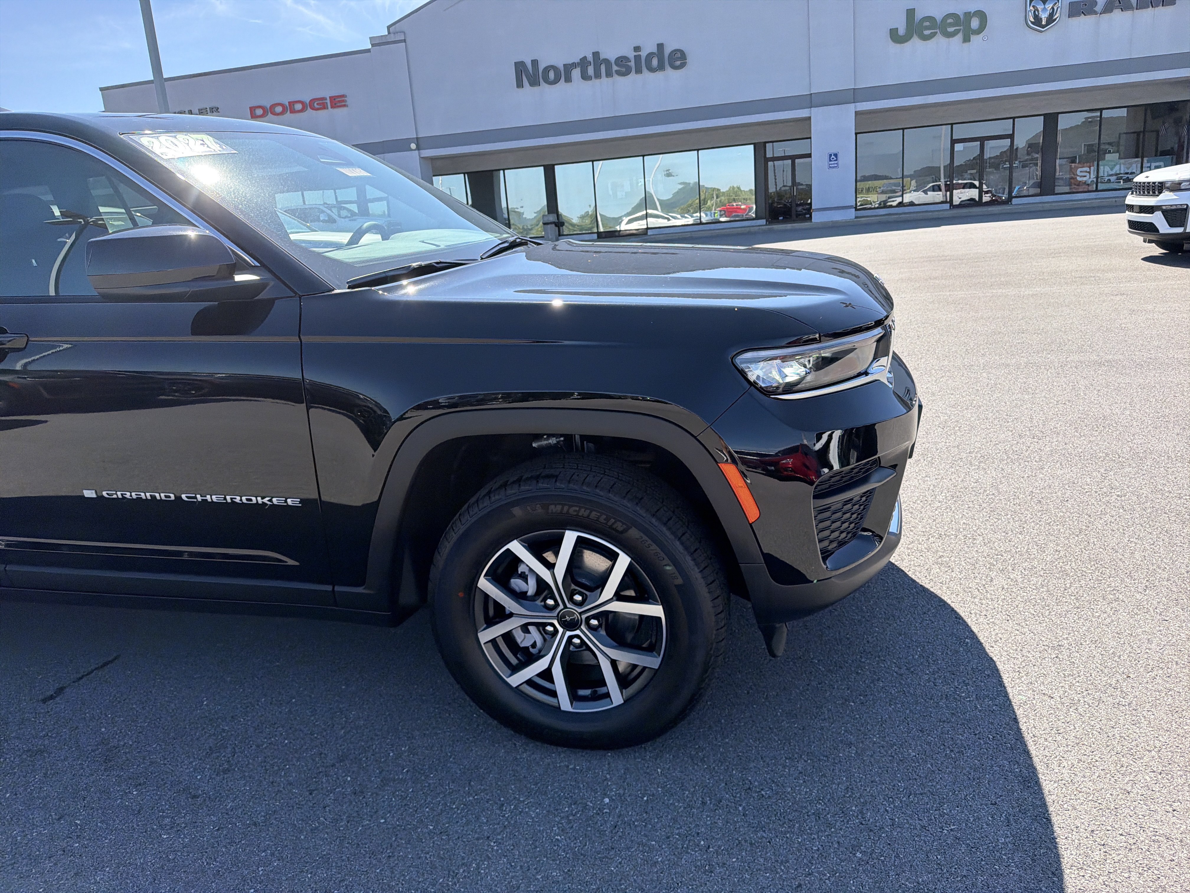 New 2027 Jeep Grand Cherokee Laredo X AWD/4WD image 4