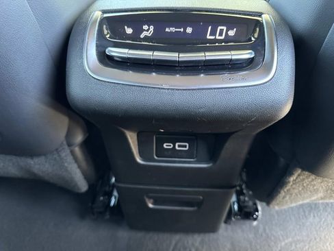 Used 2024 Cadillac XT6 Premium Luxury image 22