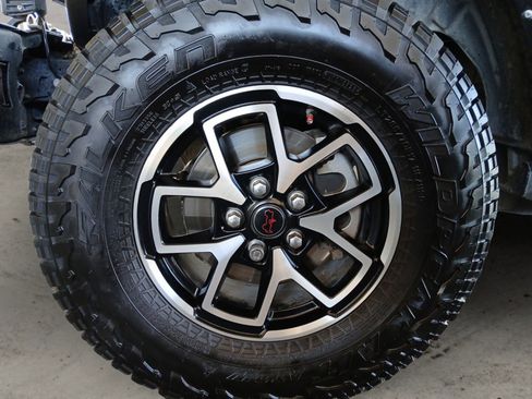 Used 2021 Jeep Gladiator Sport image 14