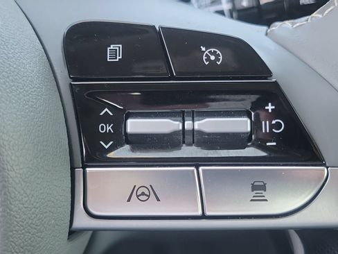 Used 2023 Hyundai Elantra SEL w/ Convenience Package FWD image 9