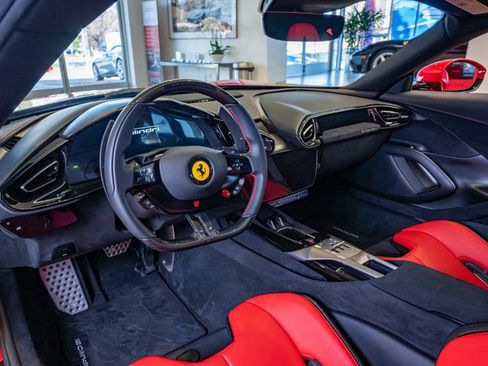 Certified 2025 Ferrari 12Cilindri RWD image 9