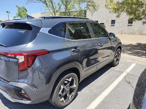 Certified 2025 Kia Seltos EX w/ EX Sunroof Package FWD image 11