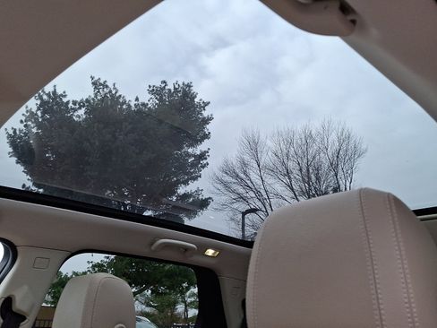 Used 2019 Land Rover Discovery Sport HSE image 21