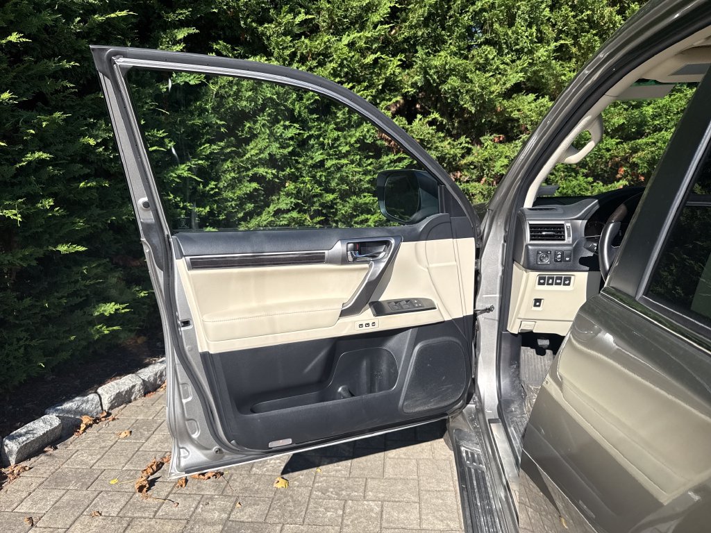 Used 2023 Lexus GX 460 Premium w/ Premium Plus Package AWD/4WD image 10